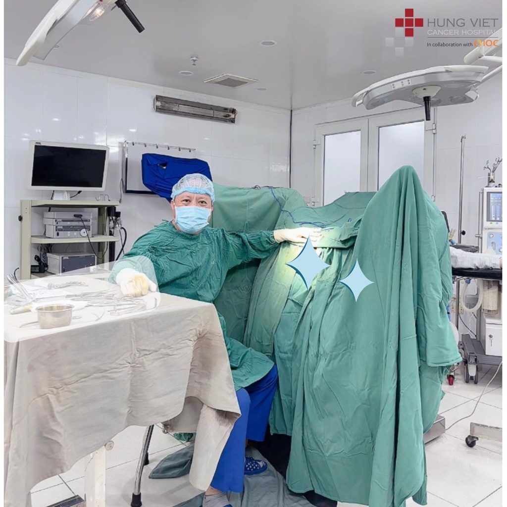 TS.BS VŨ ĐỨC LONG MỔ ÁP XE & RÒ HẬU MÔN